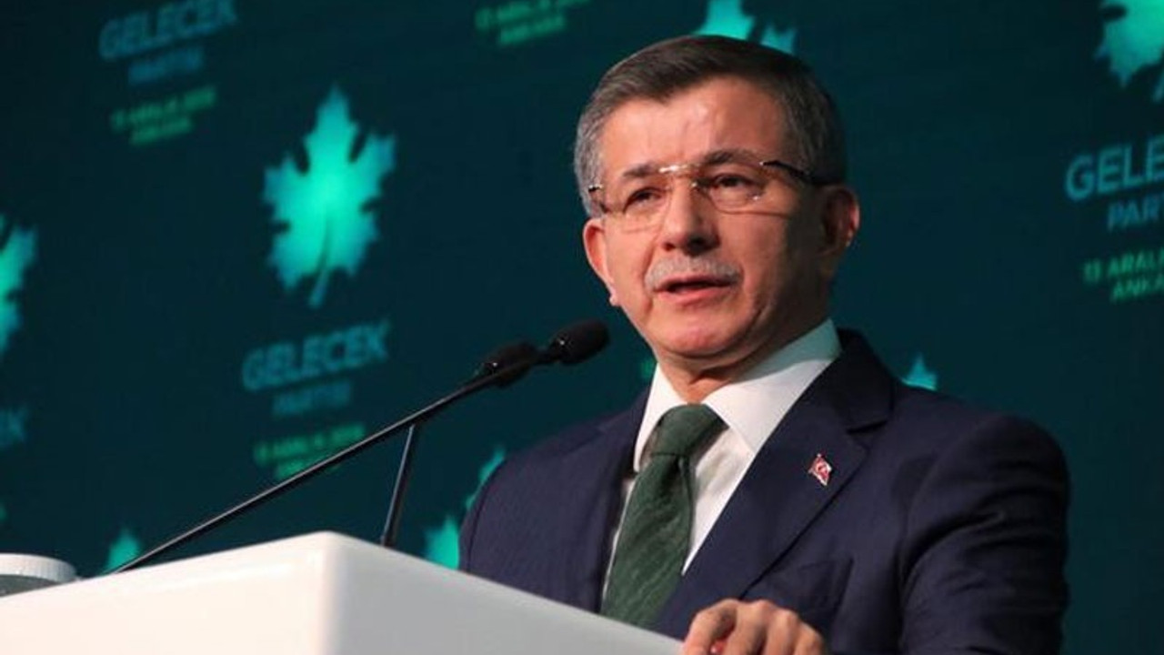 Davutoğlu'ndan Sezen Aksu'ya 'açıklama yapın' çağrısı