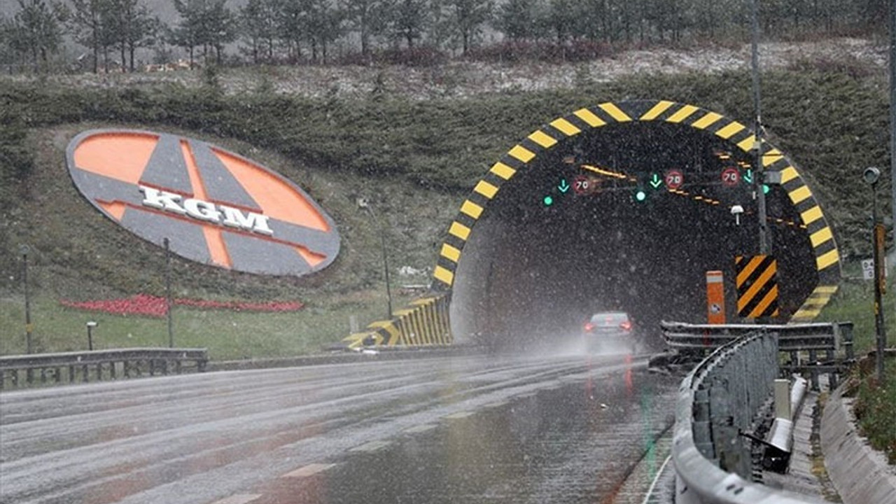 Bolu Tüneli'nde 30 kilometrelik araç kuyruğu, çok sayıda sürücü mahsur kaldı