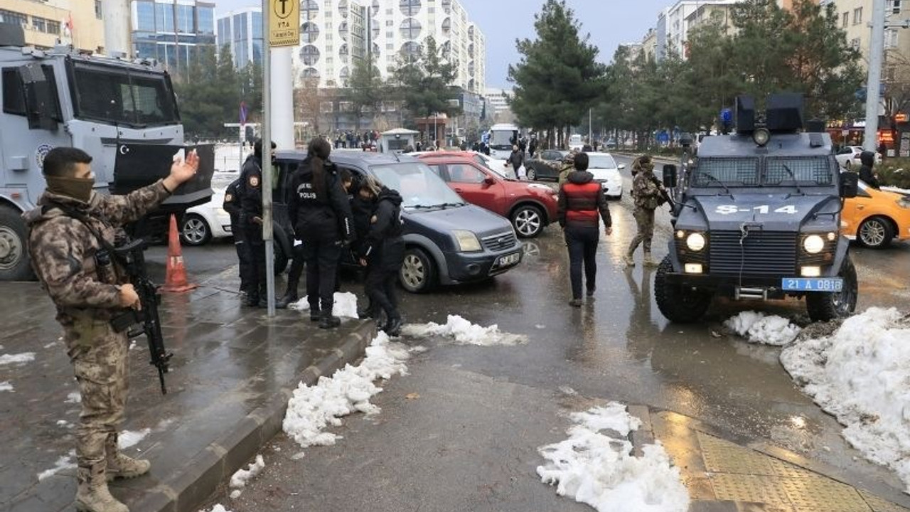 Adliye çıkışı bıçaklı, pompalı tüfekli kavga: 4 yaralı