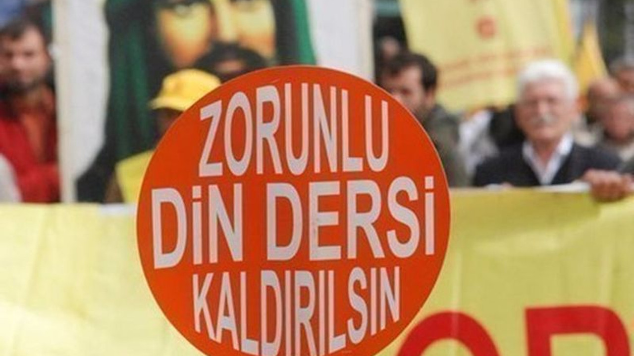 Zorunlu din dersinin kaldırılması için kampanya başlatıldı