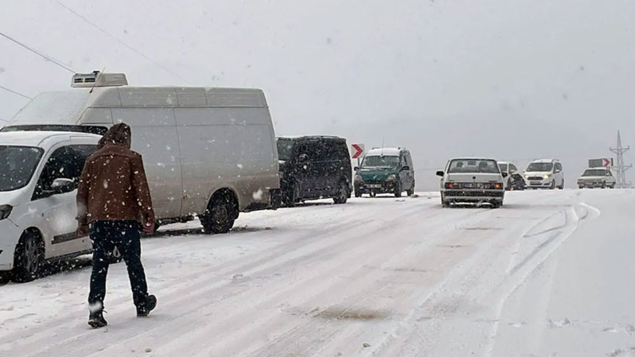 Antalya-Muğla yolunda 100'e yakın araç yolda kaldı