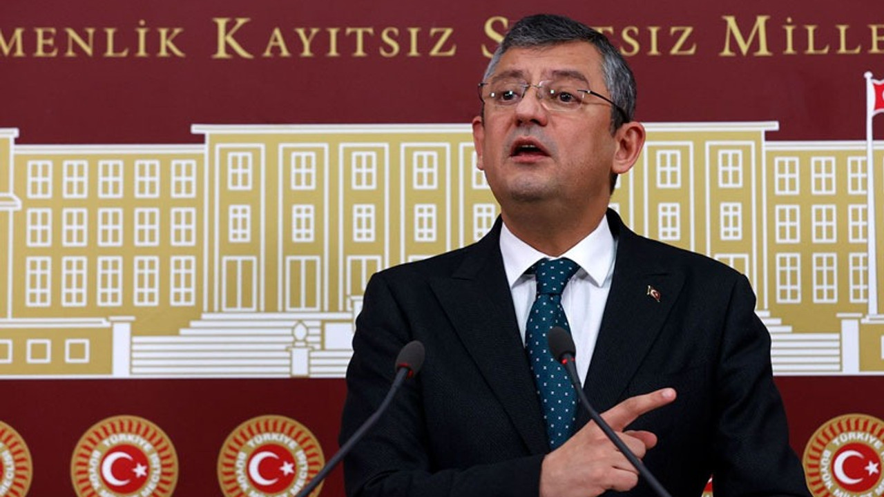 CHP’li Özel: Erdoğan da diğer parti liderleriyle aynı kanuna tabi olsun