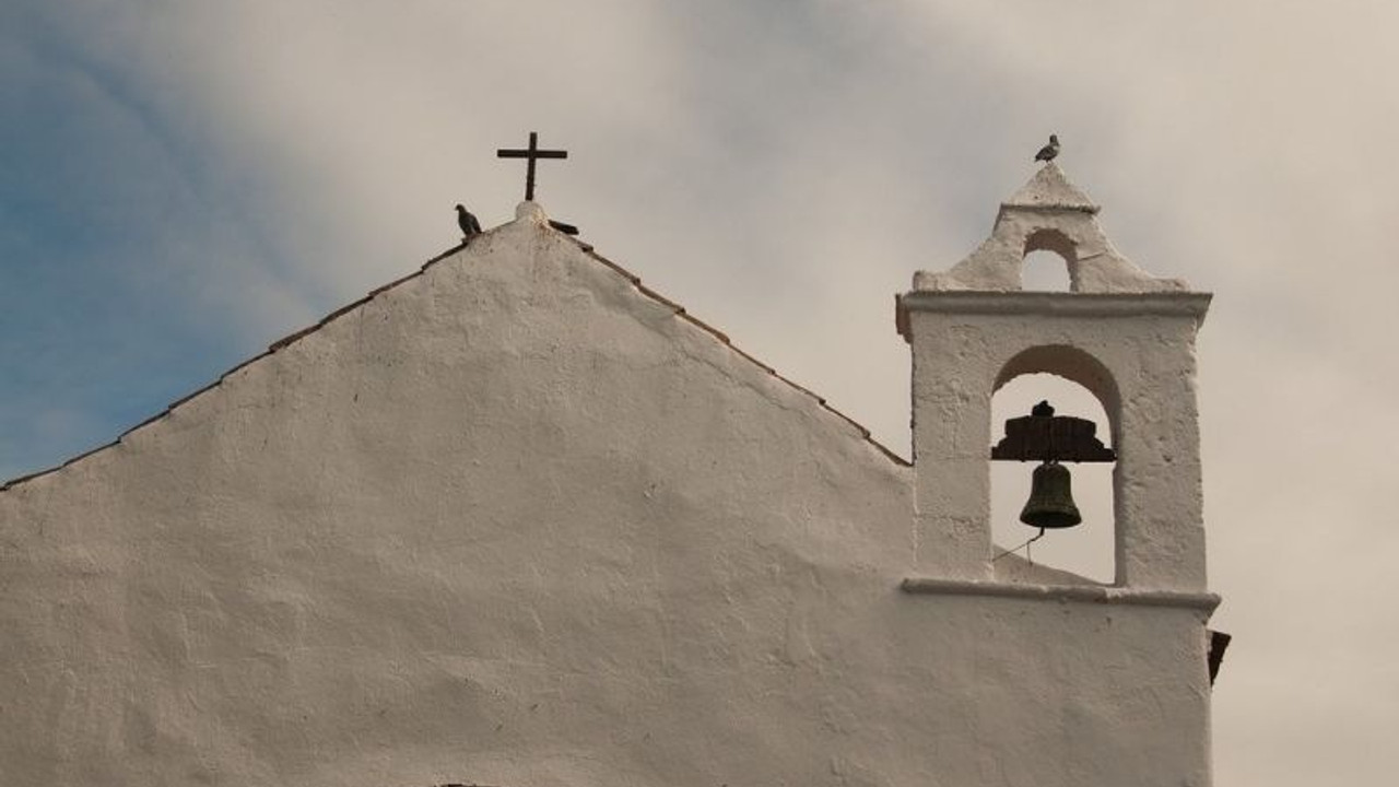 Kilise çanlarını 'gereğinden fazla' çalan rahibe 2 bin euro para cezası