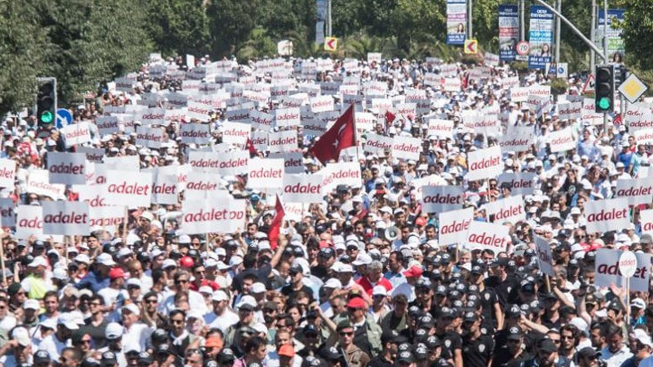 'Hukuk devleti'nin işleyişinden memnun olmayanların oranı yüzde 50’yi aştı