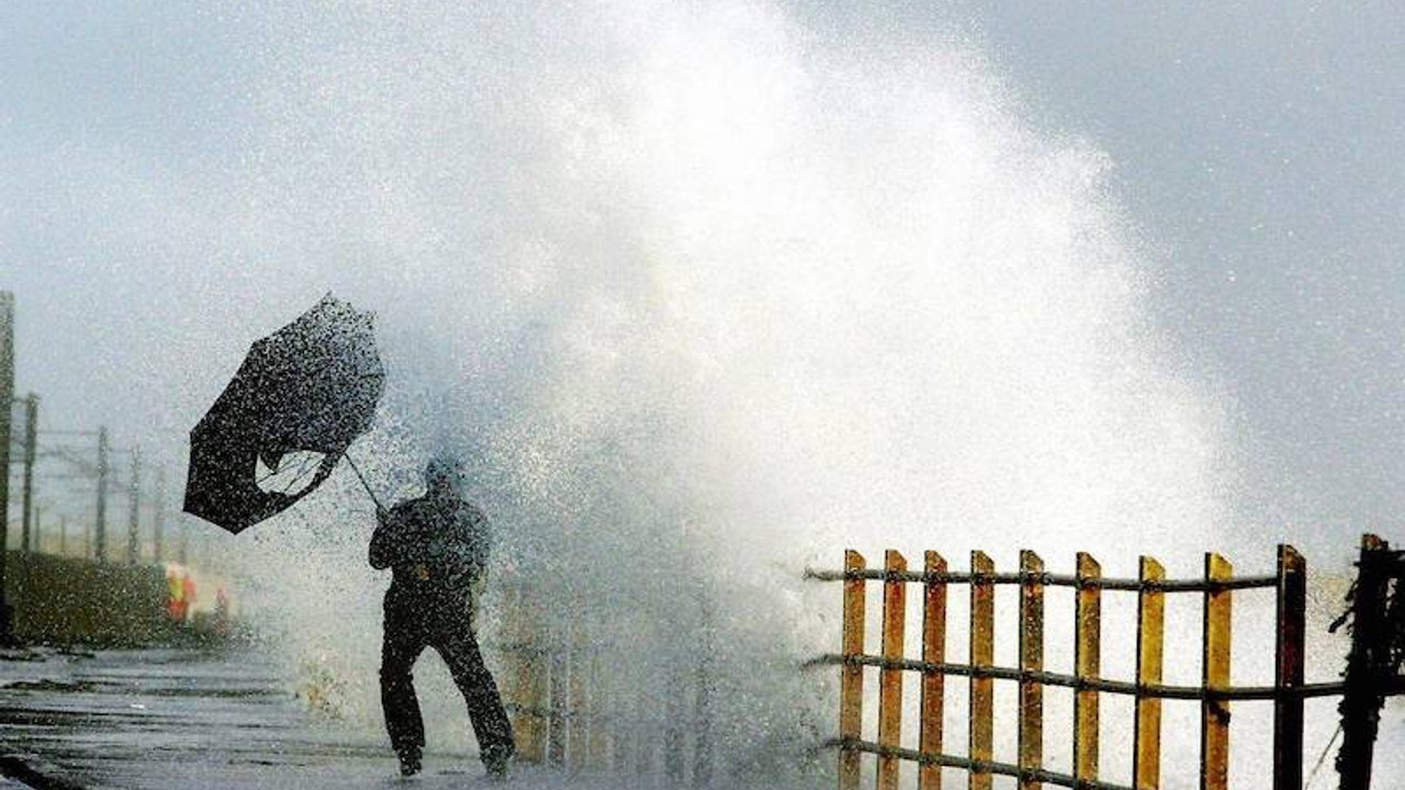 ABD ve Avrupa'da fırtına: Can kaybı var, uçuşlar iptal edildi