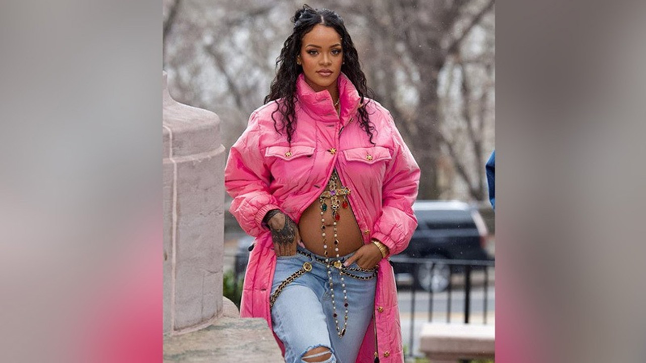 Ünlü şarkıcı Rihanna hamile olduğunu duyurdu