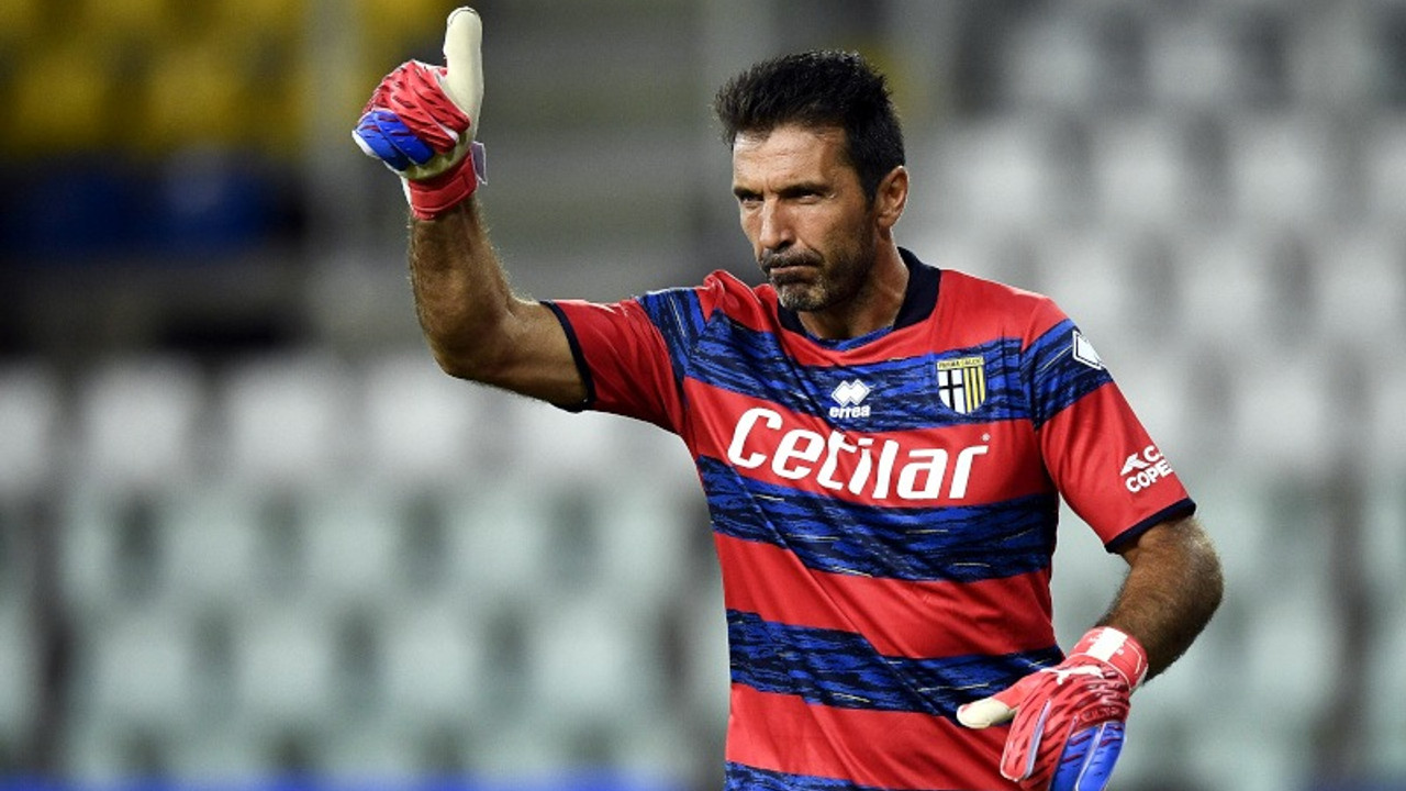 44 yaşındaki Gianluigi Buffon'dan yeni rekor