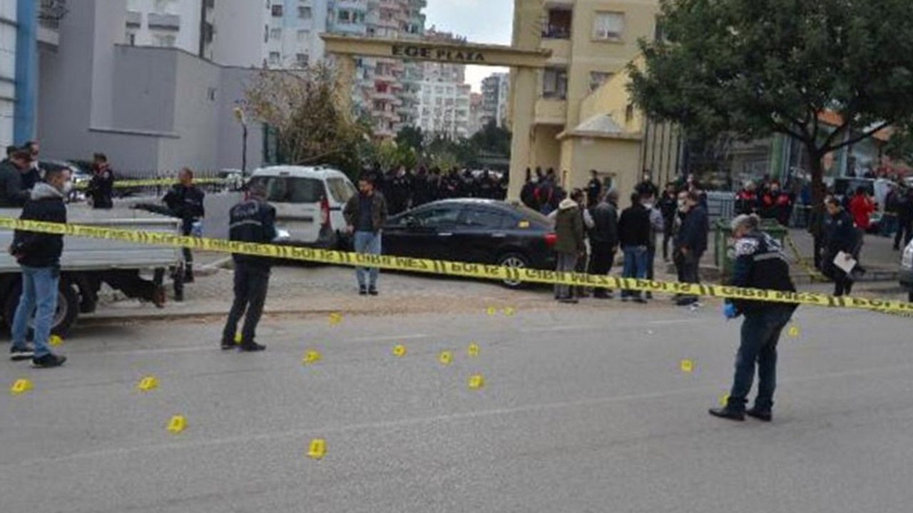 Otoparkta silahlı saldırıya uğrayan Kaya Erkara hayatını kaybetti, kızı yaralandı