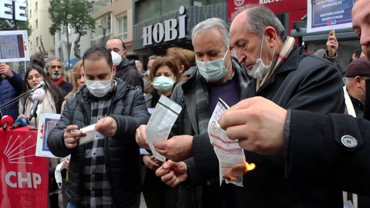 İzmir'in 30 ilçesinde zamlar protesto edildi