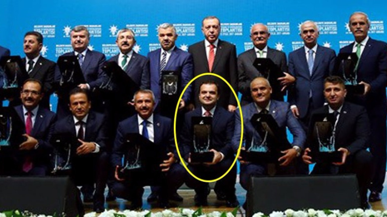 Erdoğan'dan 'FETÖ'den yargılanan başkana ödül
