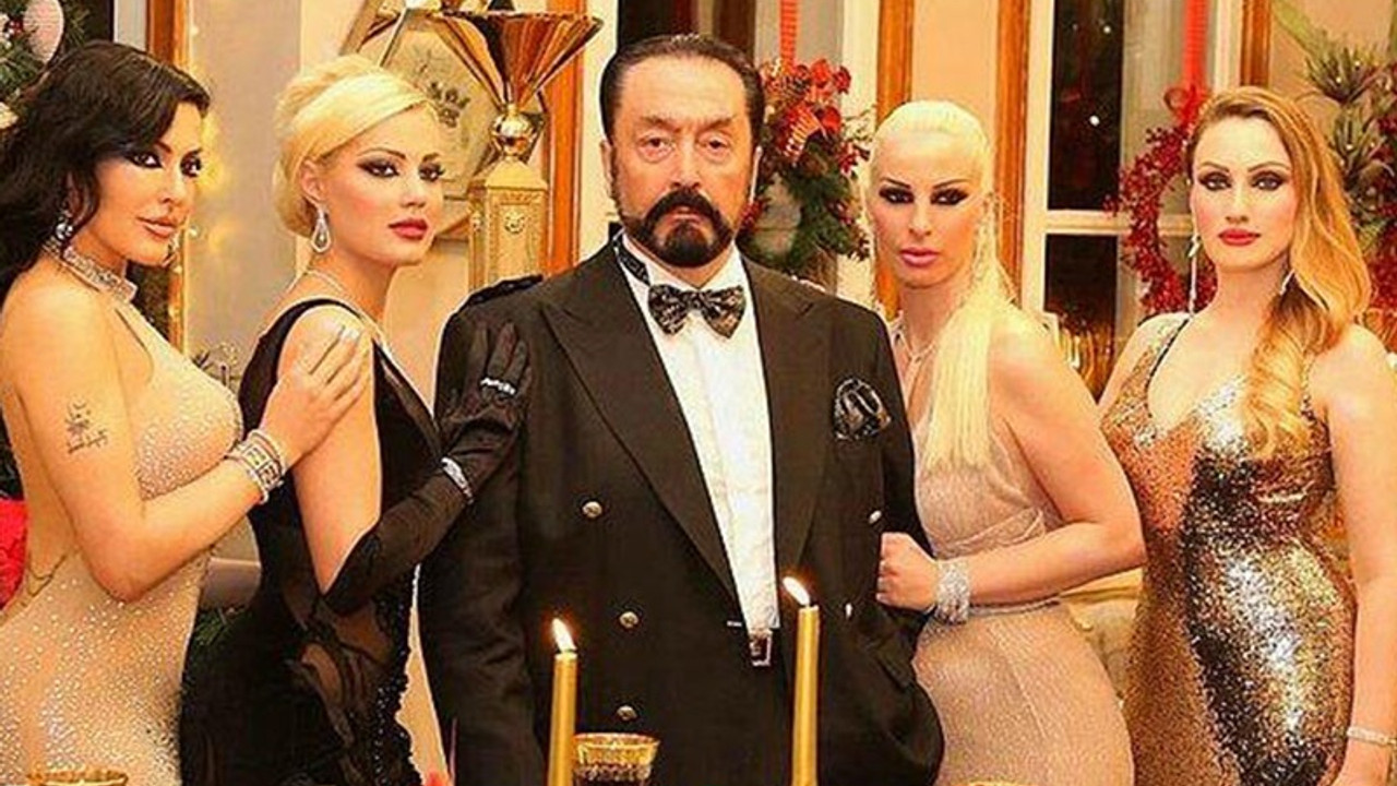 Adnan Oktar'ın 'Kedicikler'i ve 'Aslanlar'ı The Times'a konuştu