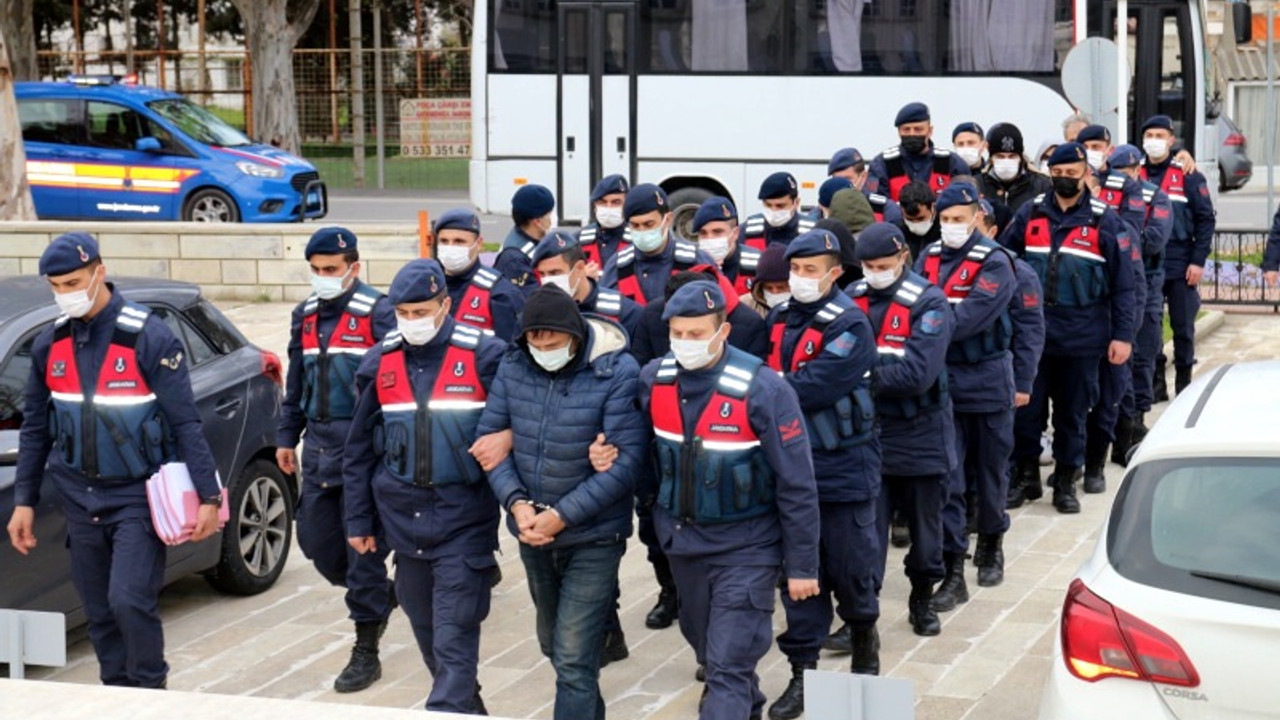 Göçmenleri 7 bin Euro karşılığında İtalya'ya götüren kaçakçılar tutuklandı