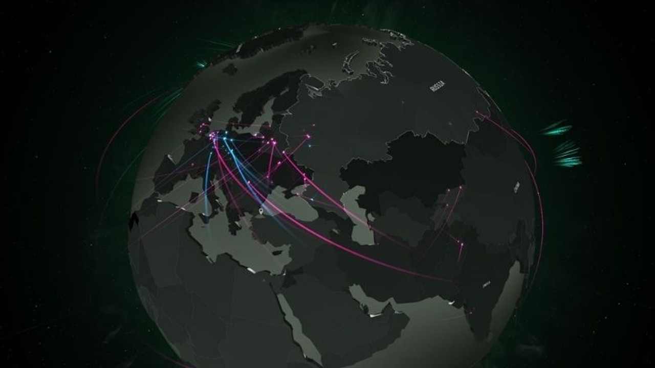 Siber dünyada Rusya-Ukrayna savaşı: Resmi internet siteleri çöktü