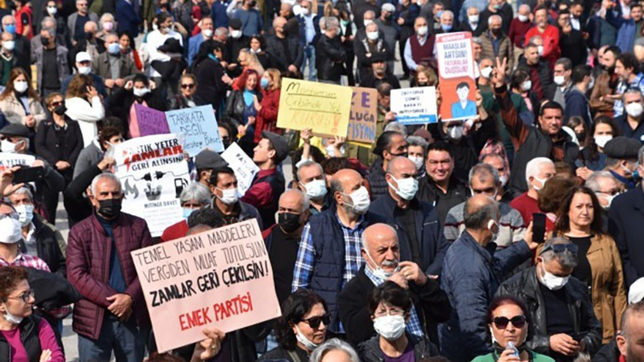 Mersin’de miting: Geçinemiyoruz, artık yeter zamlar geri alınsın