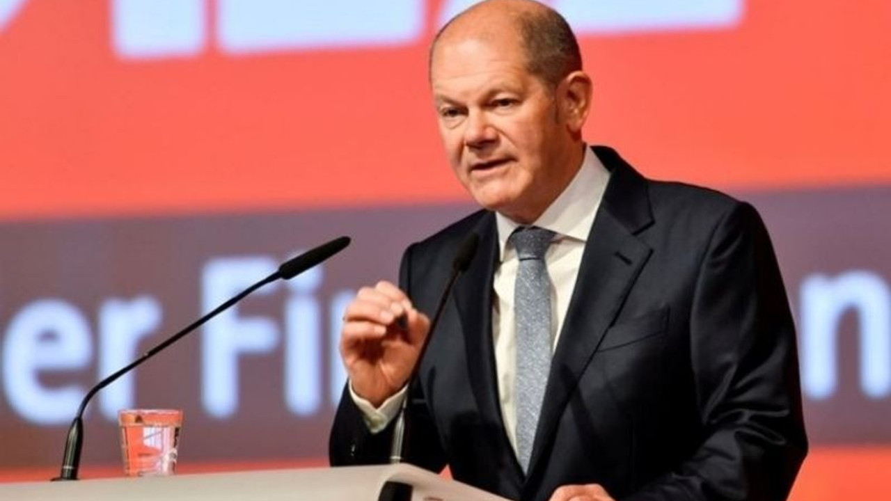 Scholz: Alman ordusu için 100 milyar euroluk ek fon ayıracağız