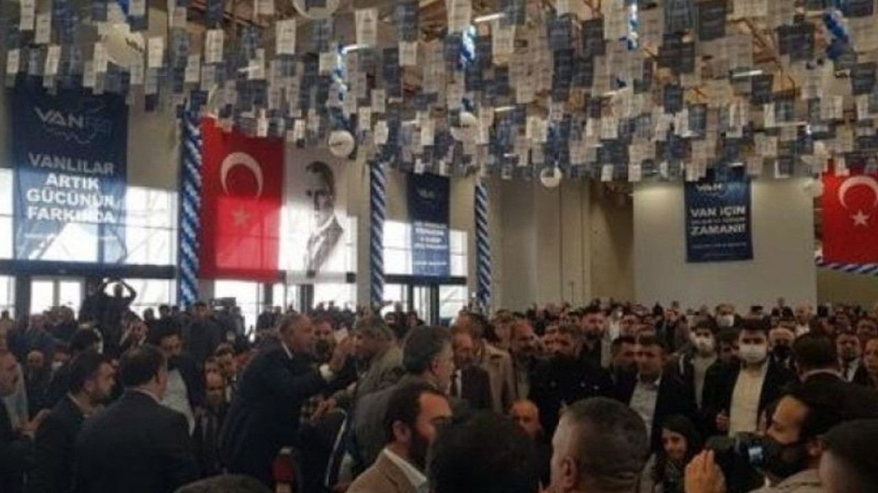 ‘Kürt sorunu yoktur’ diyen AKP’li tepki çekince kurulu terk etti