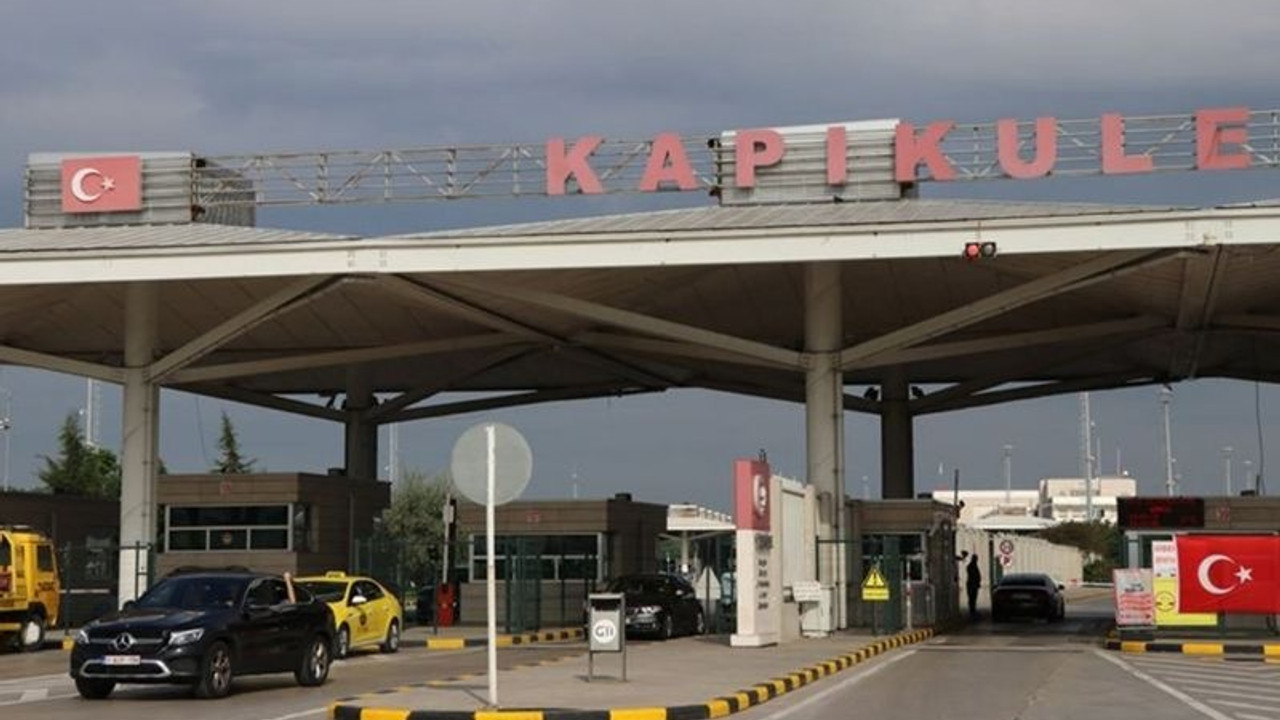 Ukrayna'dan tahliye edilen 47 Kırım Tatar Türkü Türkiye'ye ulaştı