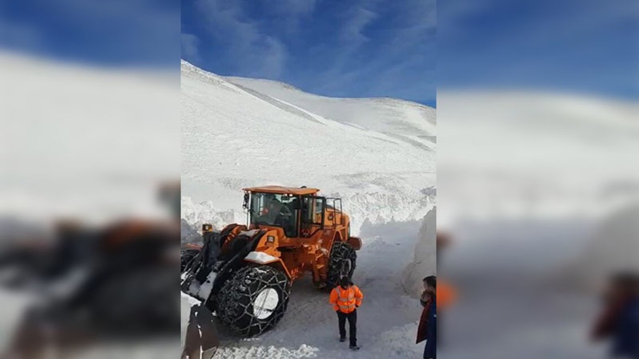 40 gün sonra açılan Van-Bahçesaray yoluna yine çığ düştü