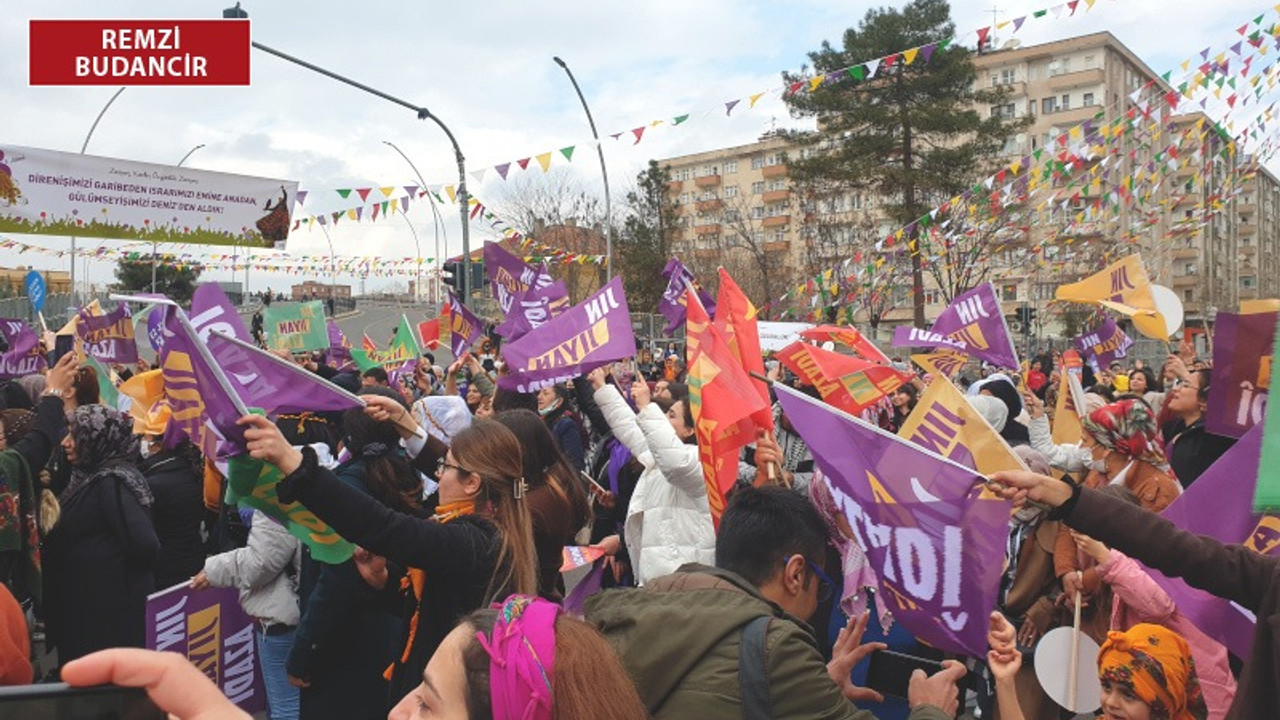 Diyarbakır'da alanlara çıkan kadınlar 'Aysel'in hafızası hafızamızdır' dedi