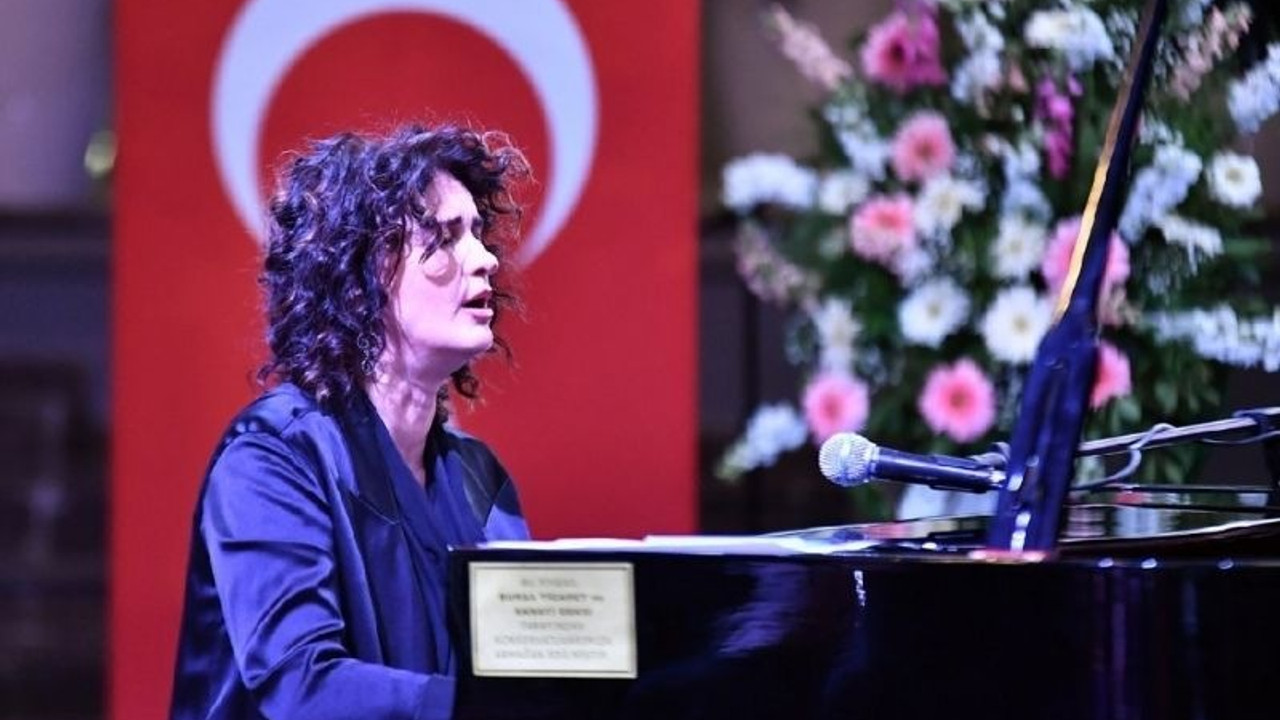 Babası Ukraynalı annesi Rus olan Anjelika Akbar: Savaş artık son bulsun