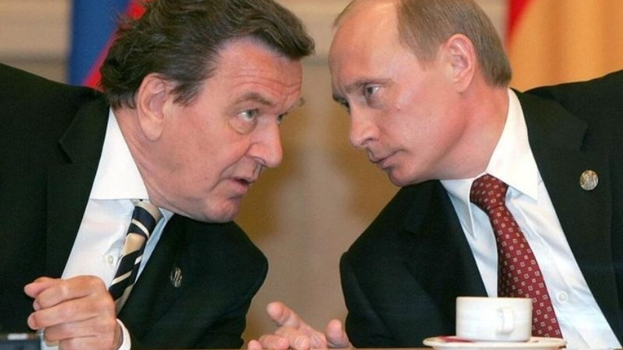 Gerhard Schröder barış için Putin’le görüşmeye gitti