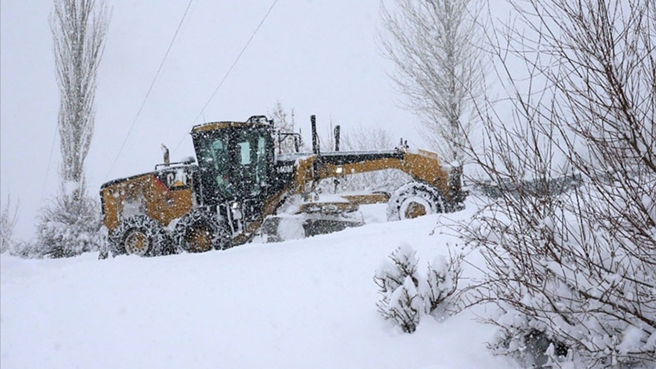 Şırnak, Bingöl ve Elazığ'da 292 yerleşim yolu kapandı