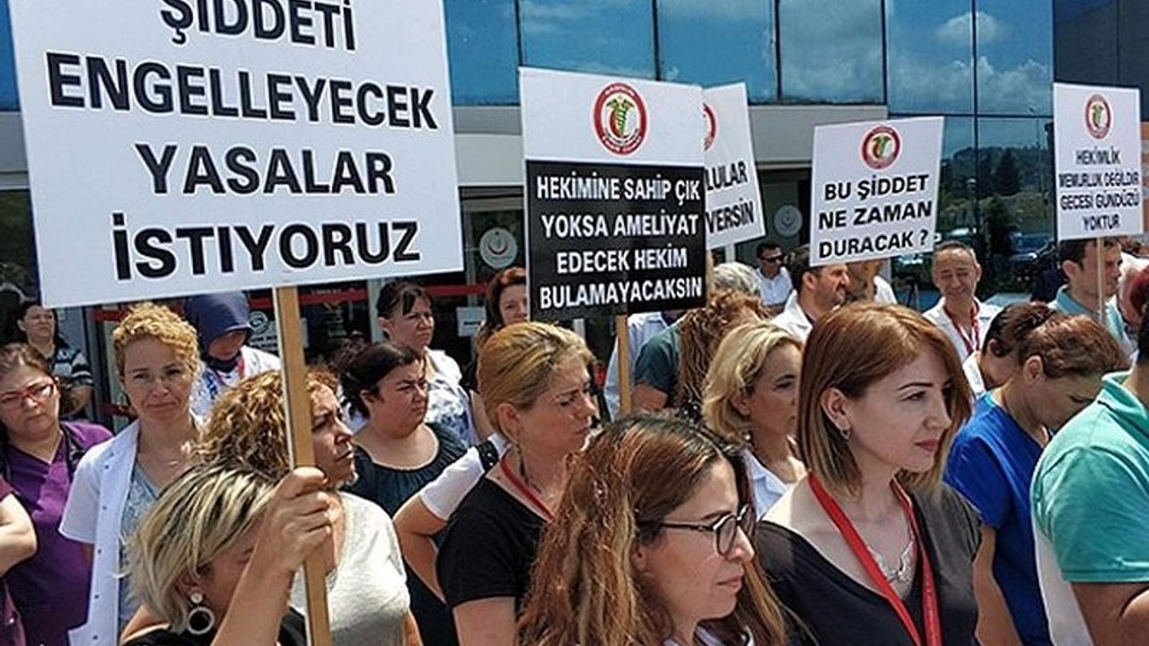 Sağlıkta şiddet sürüyor: Hasta yakını doktora bıçak çekip darp etti