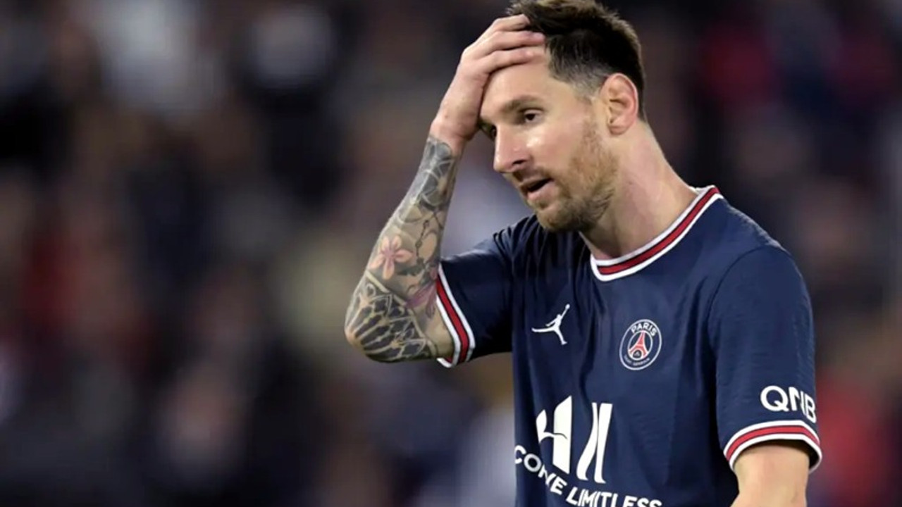 PSG taraftarı Messi'yi ıslıkladı, 'yönetim istifa' diye bağırdı