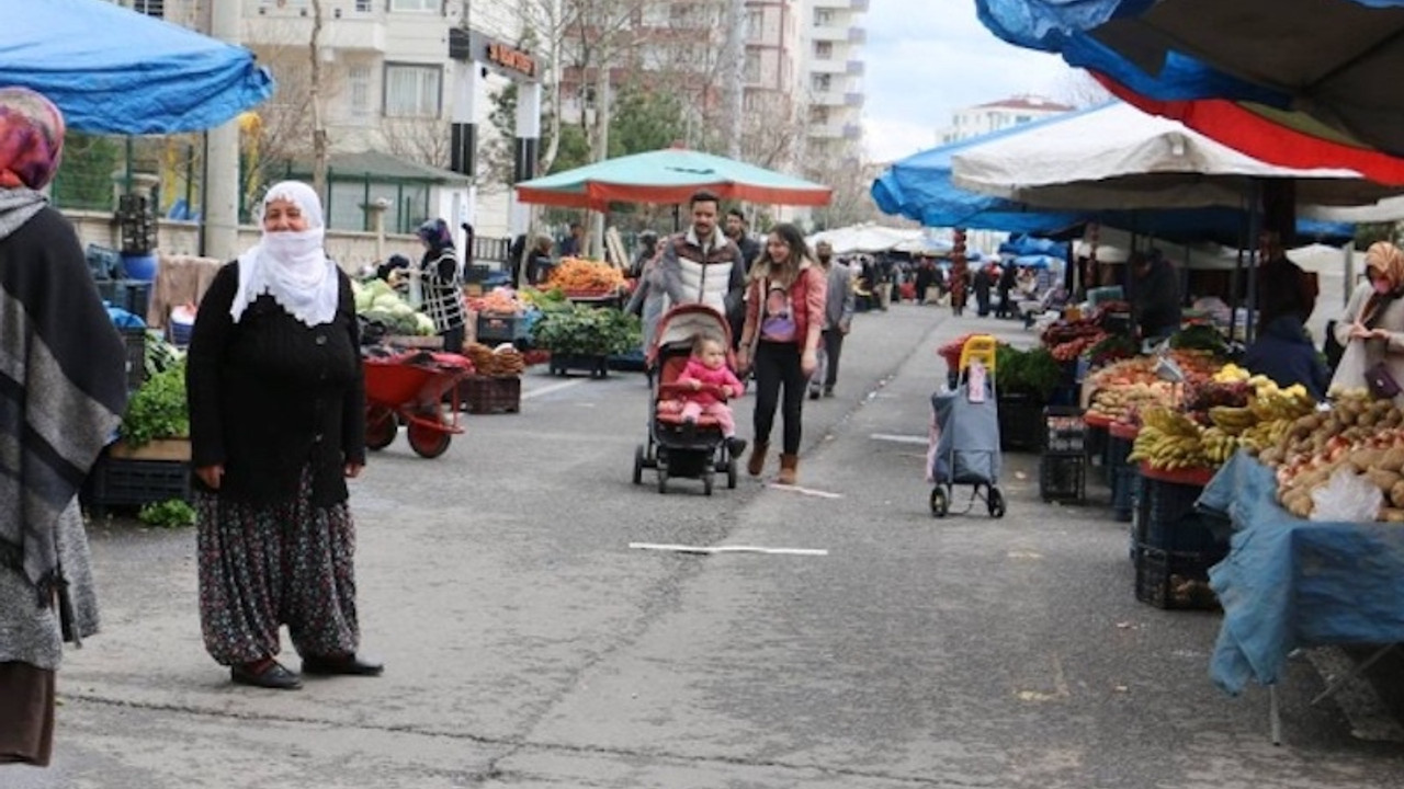 Kayyımın kadınların pazarına erkekleri alma kararına tepki: Direneceğiz