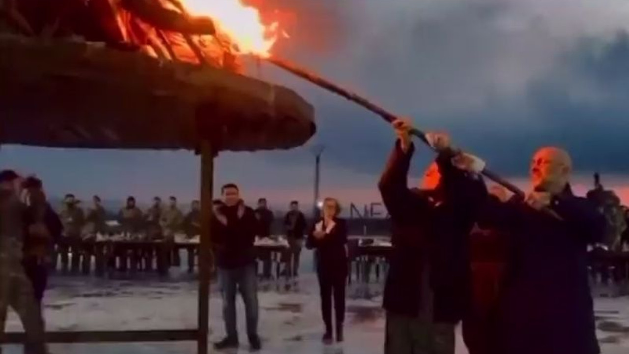 SDG, ABD Dışişleri Bakanlığı temsilcisiyle Haseke'de Newroz meşalesini yaktı