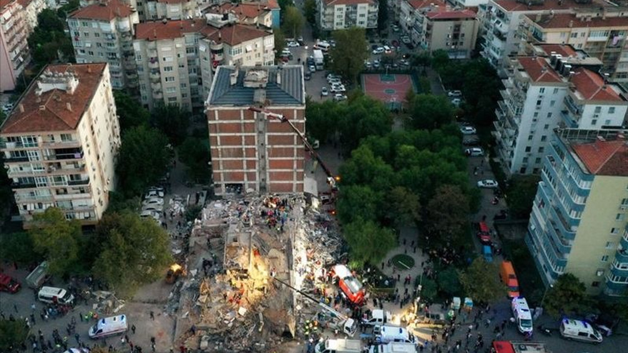 İzmirli depremzedelerin mağduriyetlerini çözmek için yapılan toplantıya sadece CHP katıldı