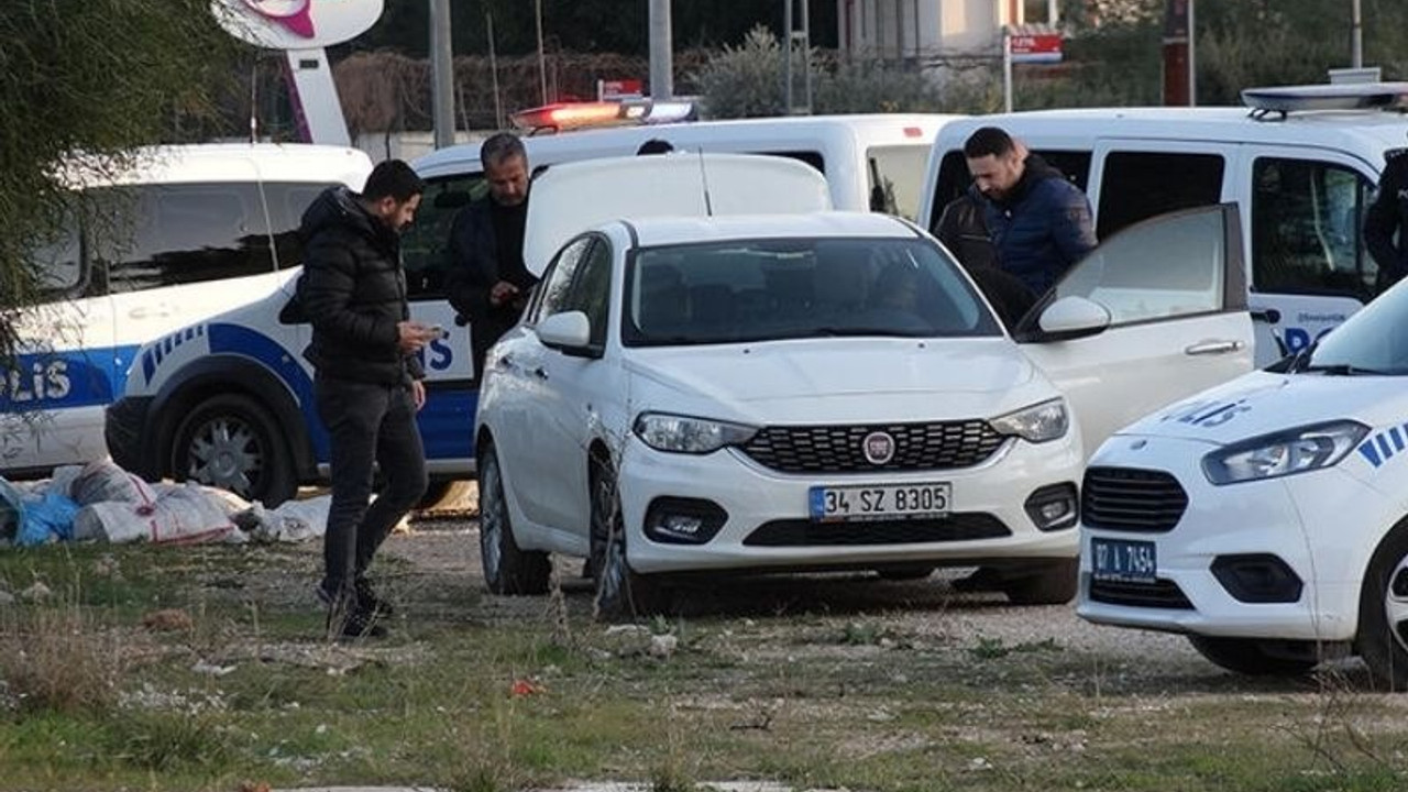 4 gündür park halinde olan otomobilin bagajında ceset bulundu