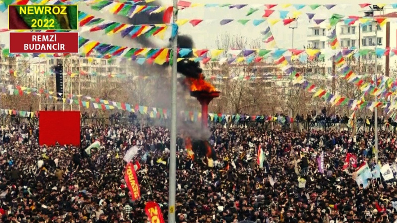 Diyarbakır'da alan doldu, Newroz ateşi yandı: 'Kürt halkının sesini kısmak isteyenler yanıldı'