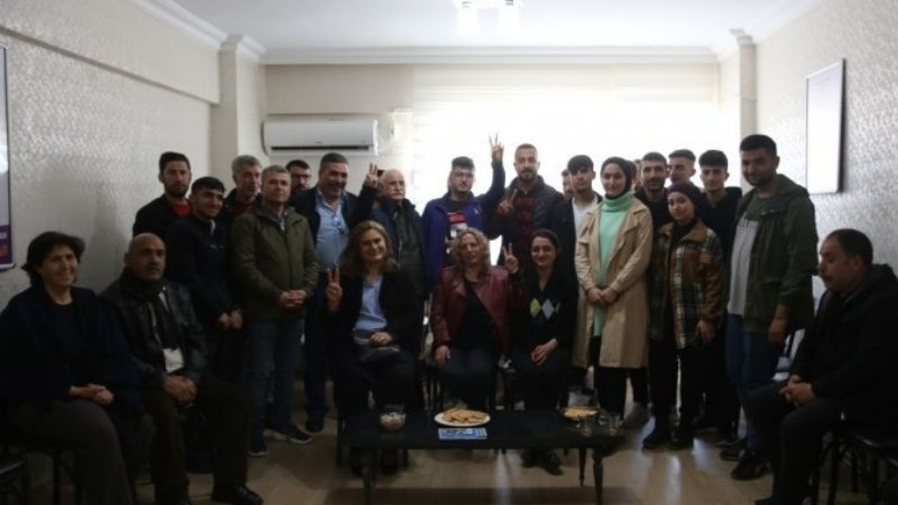 DEVA'dan istifa eden bir grup genç HDP'ye katıldı