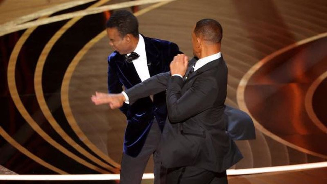 Oscar töreninde şiddet: Will Smith, Chris Rock'a tokat attı