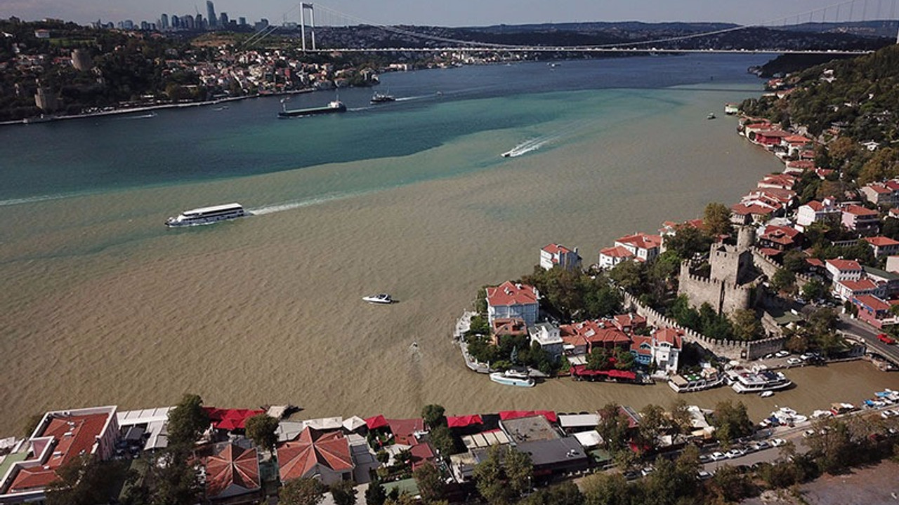 İstanbul Boğazı çamura bulandı