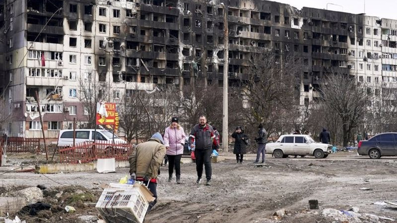 Mariupol'deki sivillerin tahliyesi için insani koridor açıldı