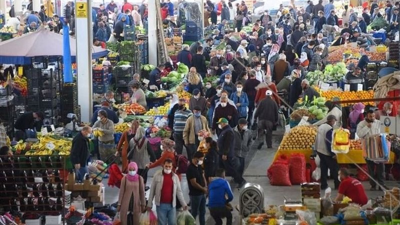 Pazar esnafı: Fiyatları söylemeye utanır olduk