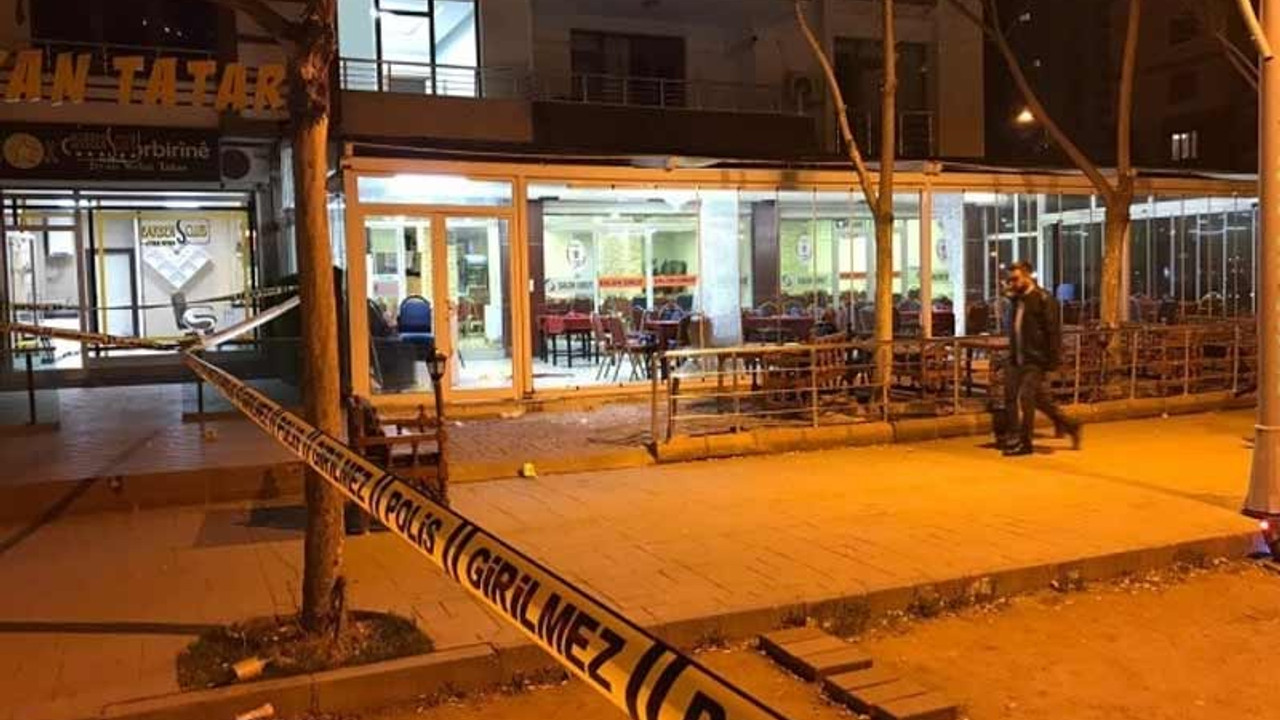 Diyarbakır’da bir kıraathaneye silahlı saldırı: 1'i ağır 3 kişi yaralı