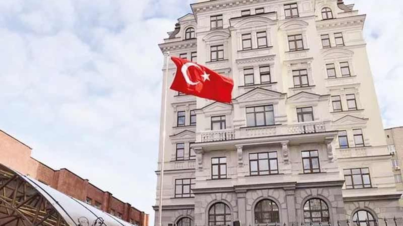 Türkiye’nin Kiev Büyükelçiliği, Kiev’de yeniden faaliyetlerine başladı