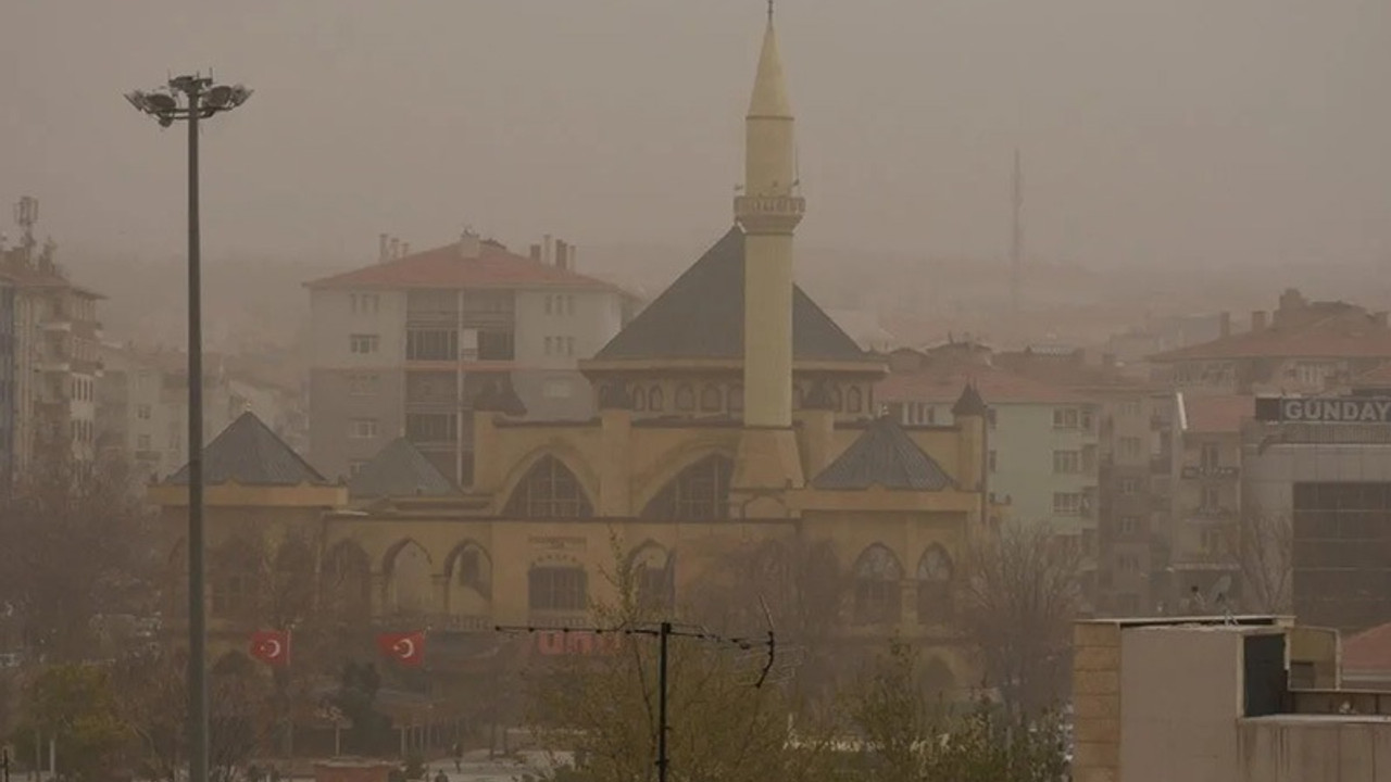 Meteoroloji uyarmıştı: Kum fırtınası hayatı olumsuz etkiledi