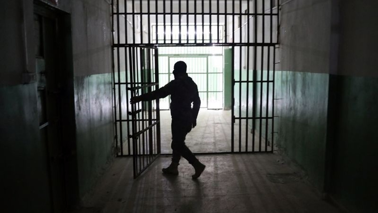 Antalya'da çıplak aramayı kabul etmeyen tutuklu darp edildi