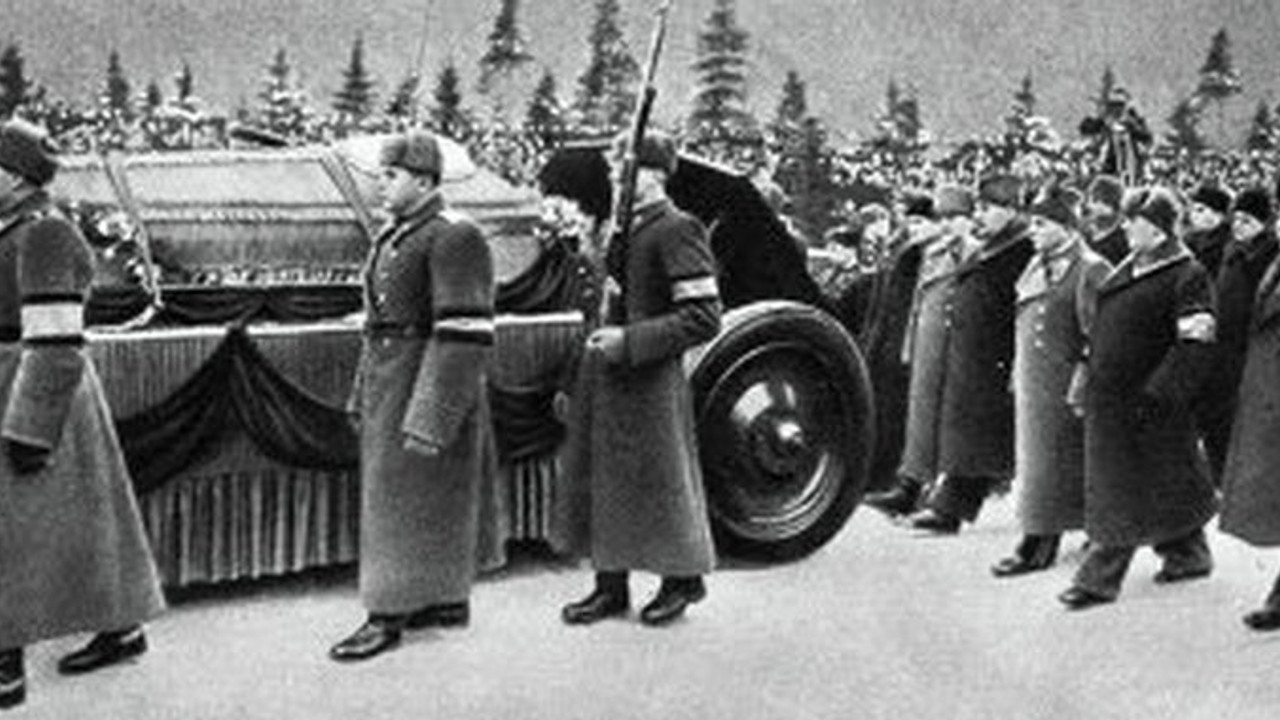 Stalin'in cenaze töreni renklendirilip yayınlandı