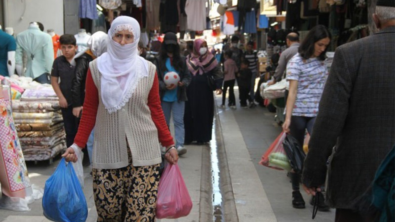 Diyarbakırlılar: İktidar insanların parasını silaha bombaya yatırıyor, her yere savaş açıyor