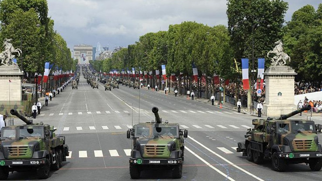 Macron, ilk defa Ukrayna’ya tanksavar füze ve top sevk edildiğini duyurdu