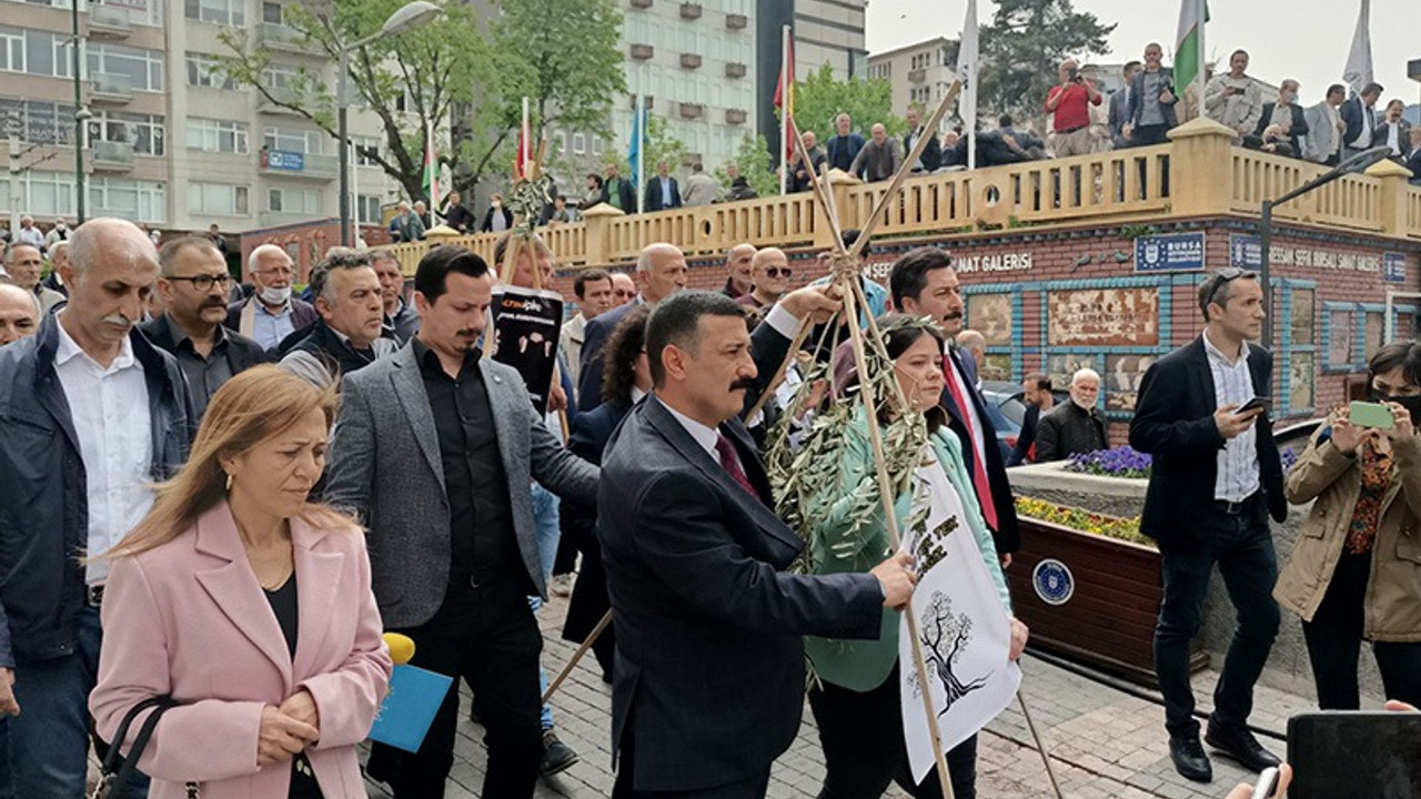 İYİ Parti'den Bursa'da Maden Yönetmeliği'ne darağaçlı protesto