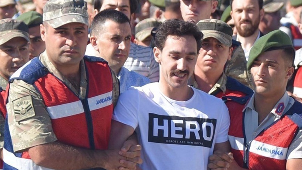 'Hero' tişörtü giymenin cezası belli oldu