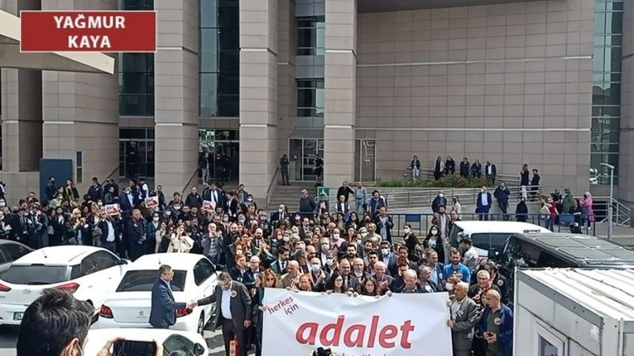 Adalet Nöbeti'nde Gezi kararı protestosu: Bunun adı yargı değil; bu cellatlardan hesabını soracağız