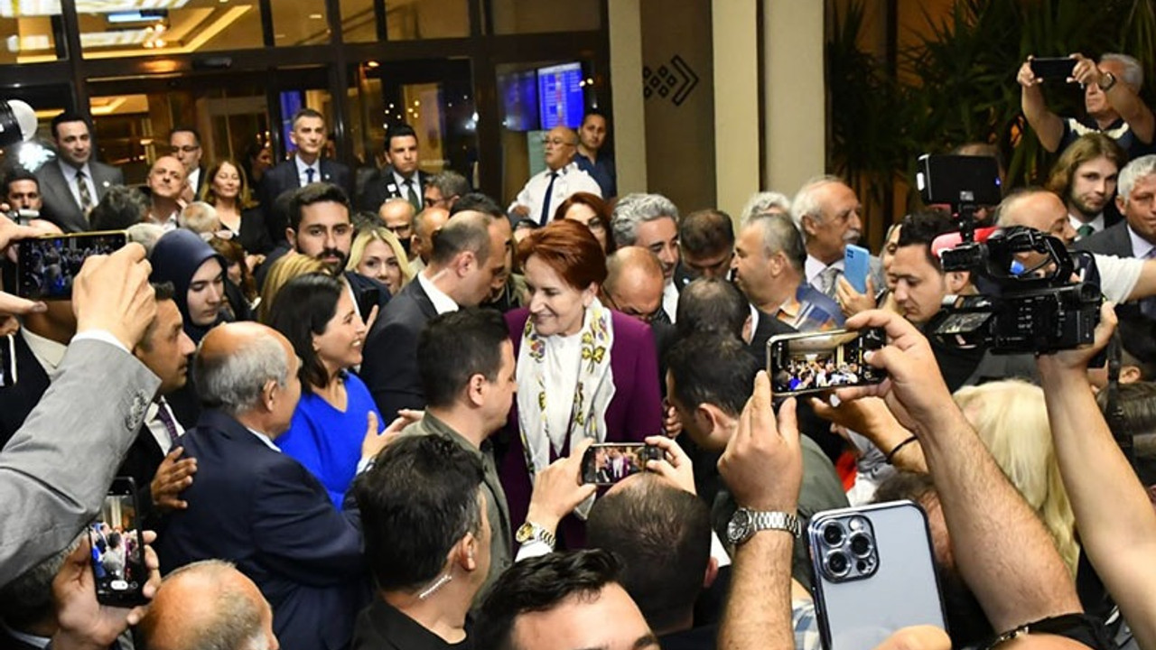 Akşener, 'Kahrolsun istibdat, yaşasın hürriyet' sloganı ile karşılandı