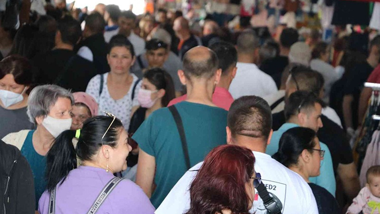 Bayram alışverişi için Türkiye'ye geldiler: 'Ne bulduysak aldık'